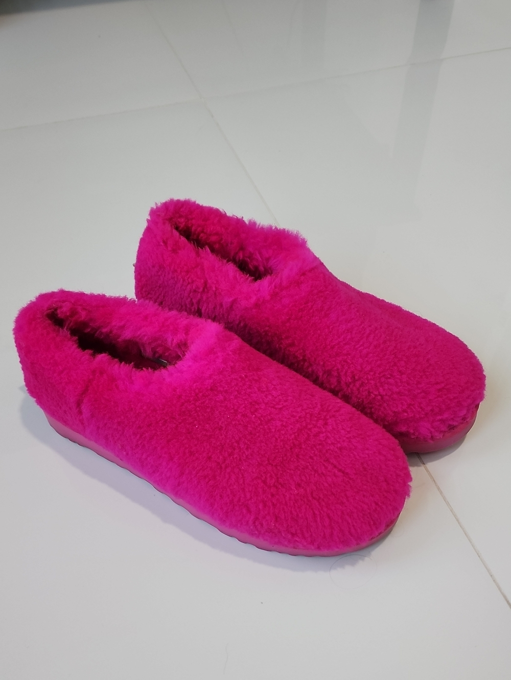UGG Classic Cozy Slippers Hot Pink